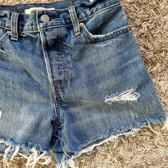 Levi’s Cut Off Blue Ripped Denim Jean Wedgie Shorts Womens Size 26 - Picture 6 of 10